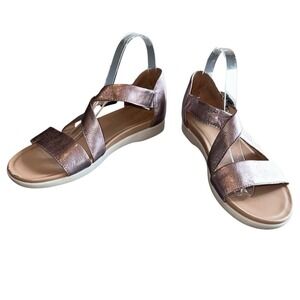 Naturalizer Women's 9N Elliott Sandal Slip‎ On Metallic Rose Gold Comfortable